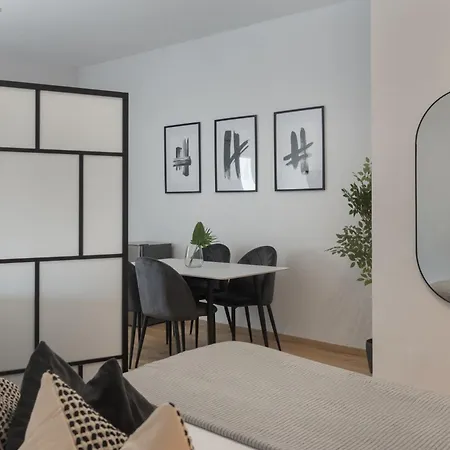 Διαμέρισμα Phaedrus Living Breeze Residences Grace *